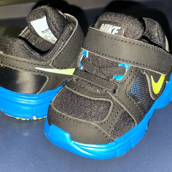 2.5c Nike shoes - Picture 4 of 4